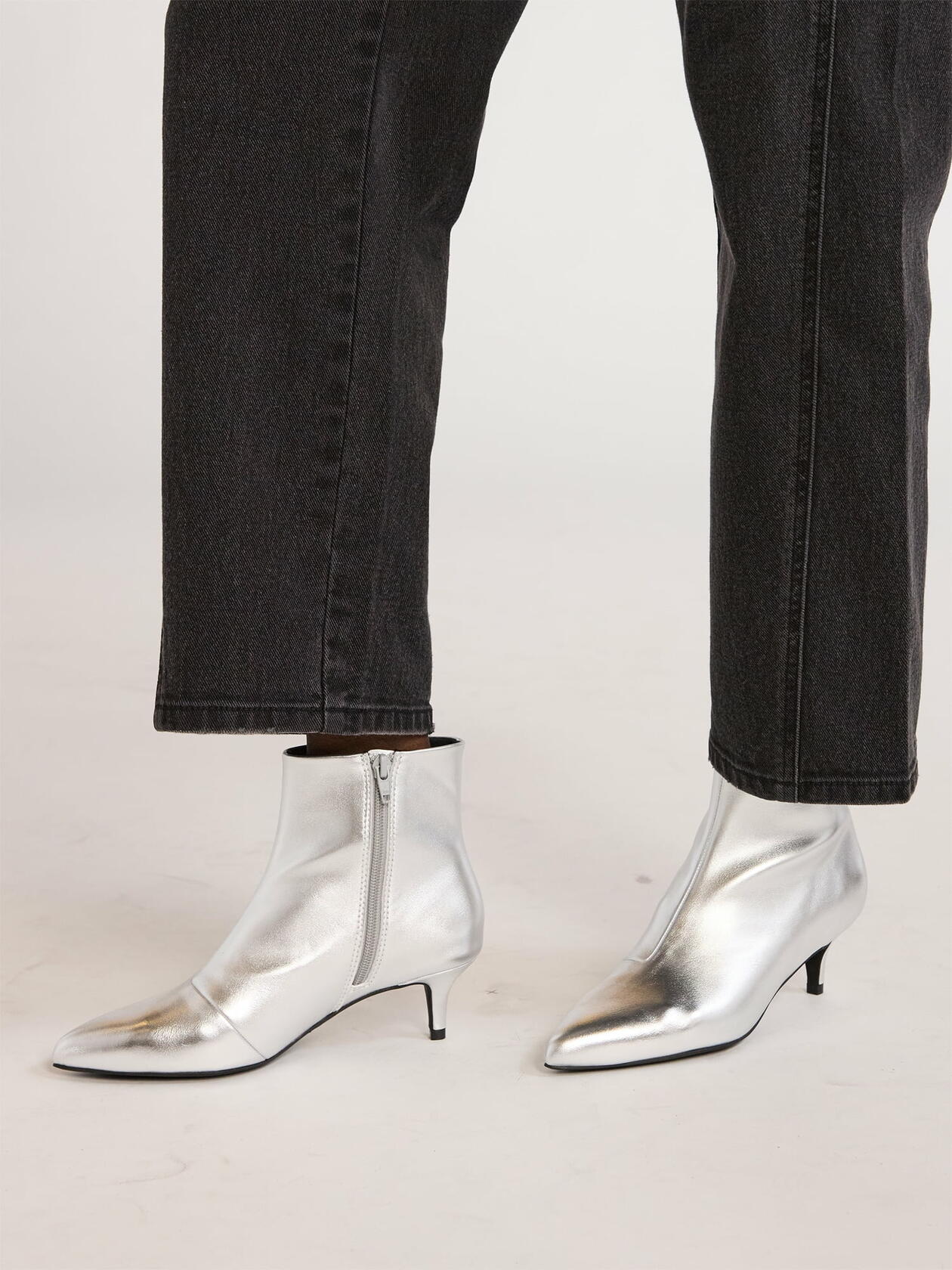 Scoop Womens Faux Leather Kitten Heel Ankle Boots Silver Size 8