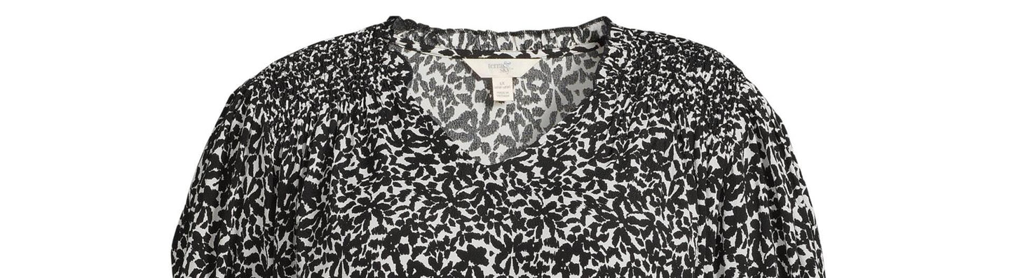 Terra & Sky Womens Plus Size Smocked V-Neck Blouse Floral/Black Size 3X(24W-26W)