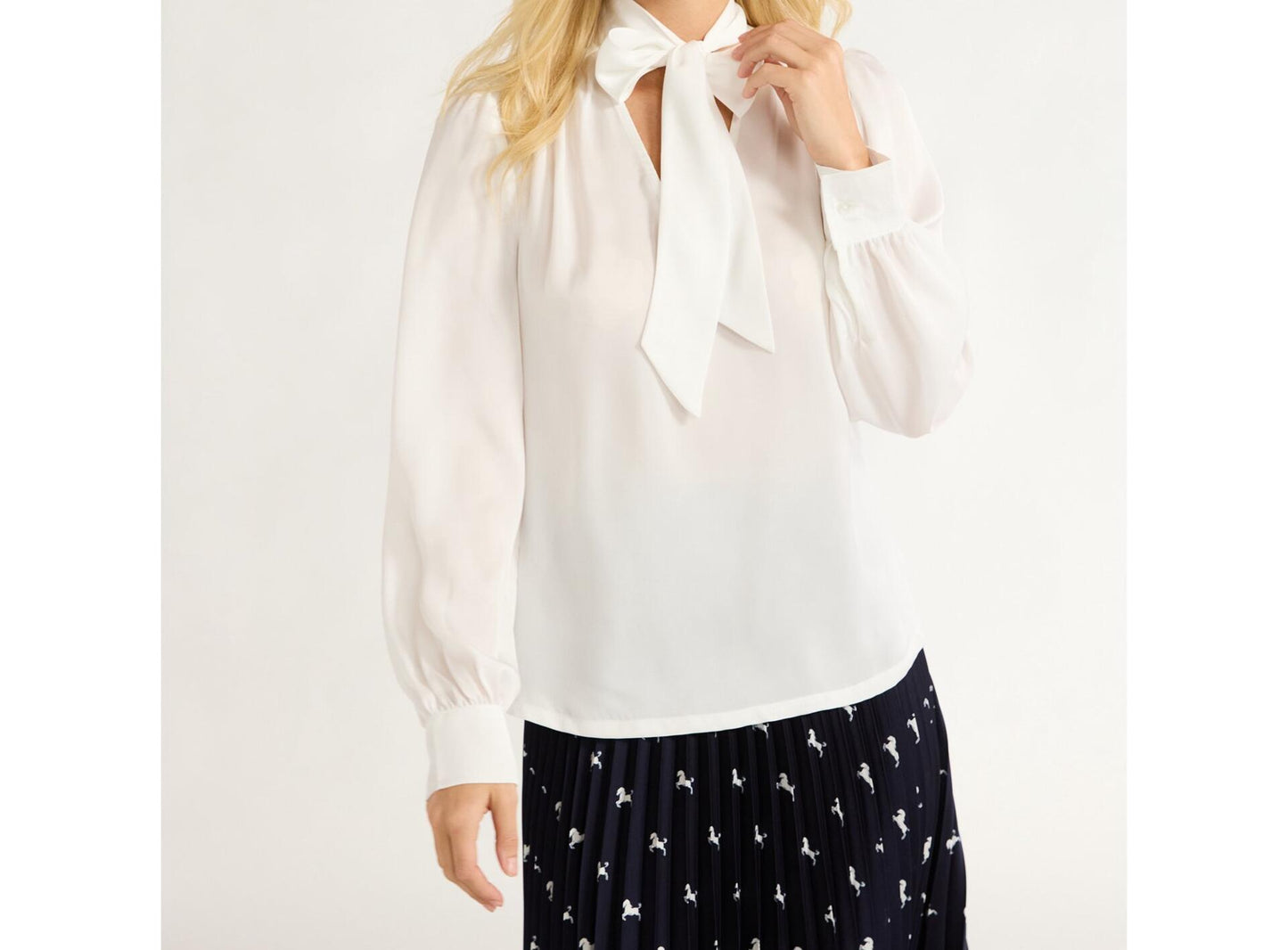 Free Assembly Womens Bow Tie Blouse with Long Sleeves Cream 100 Size M