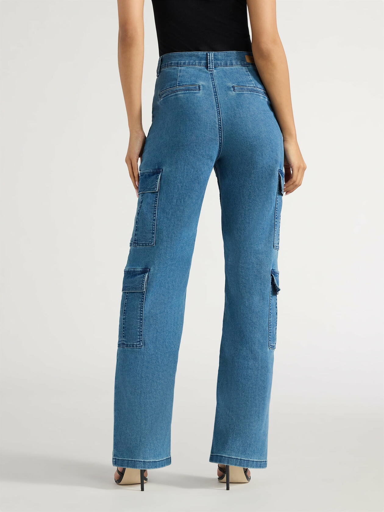 Sofia Jeans Womens Relaxed Straight Super High Rise Cargo Pants Med Wash Size 2