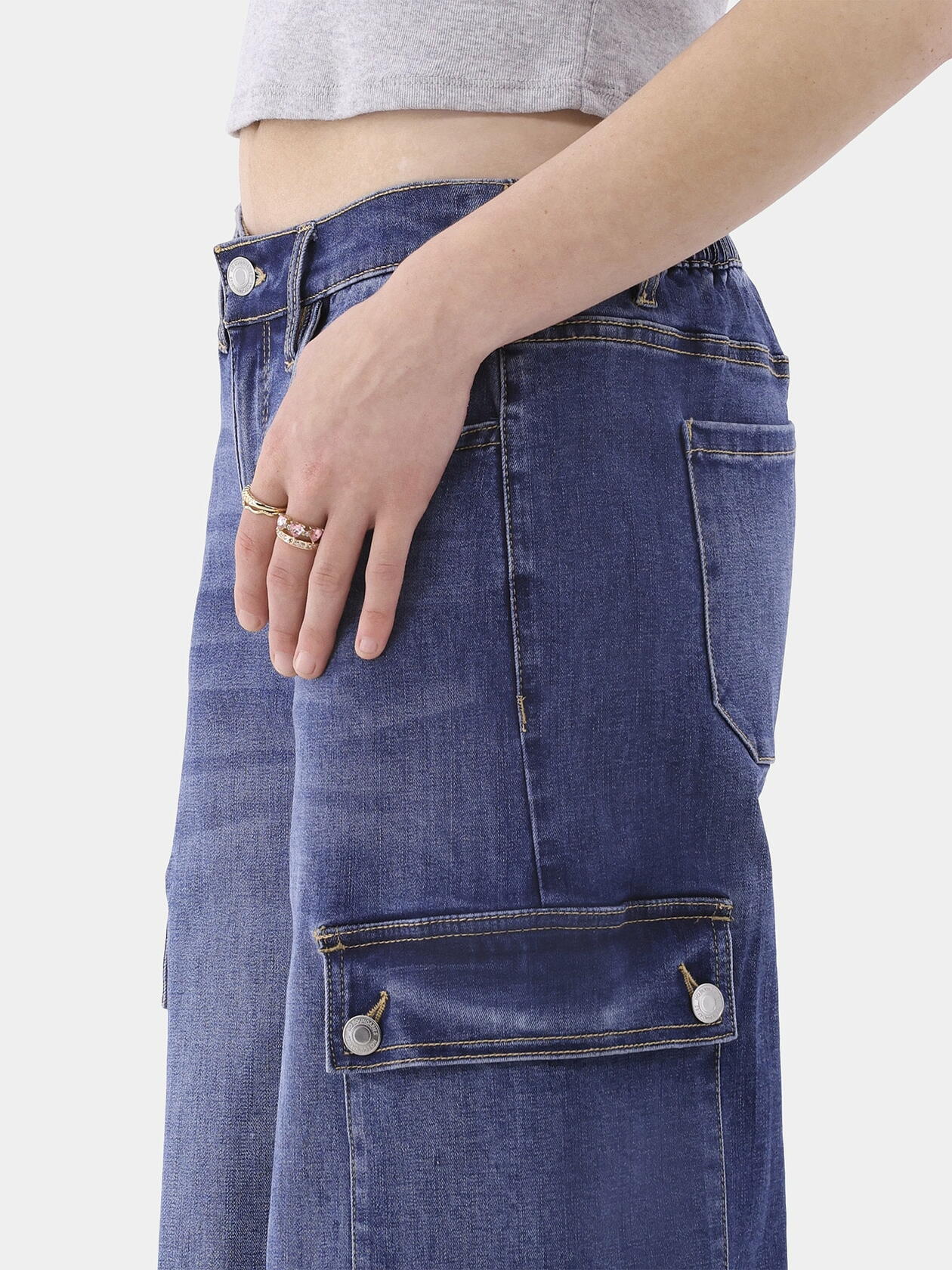 No Boundaries Women Baggy Cargo Jeans 32 Inseam Dark Wash Size S (4-6)